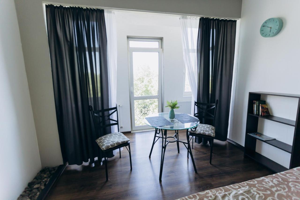 Apartments Біля Жд Вокзалу イヴァーノ＝フランキーウシク エクステリア 写真